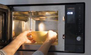 Mengenali Ciri Piring Makan Aman Masuk Microwave Mengenali Ciri Piring Makan Aman Masuk Microwave