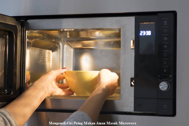 Mengenali Ciri Piring Makan Aman Masuk Microwave